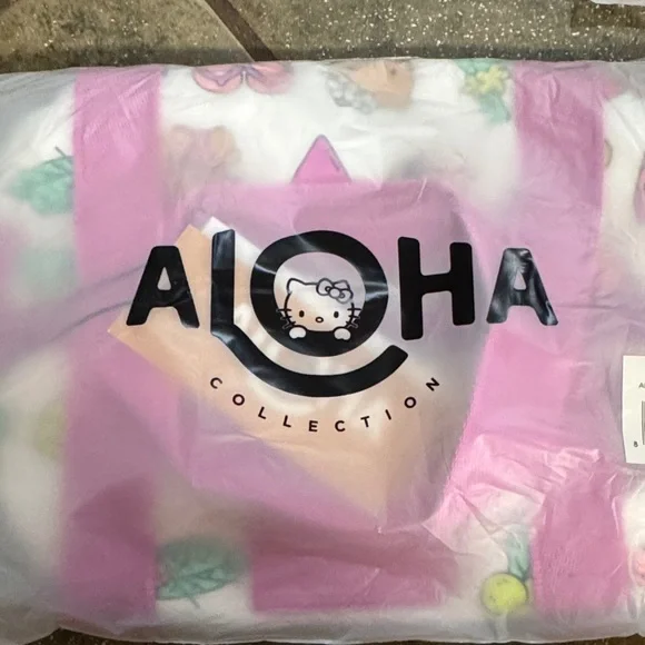 Aloha Collection Hello Kitty mini duffle - Picture 4 of 4